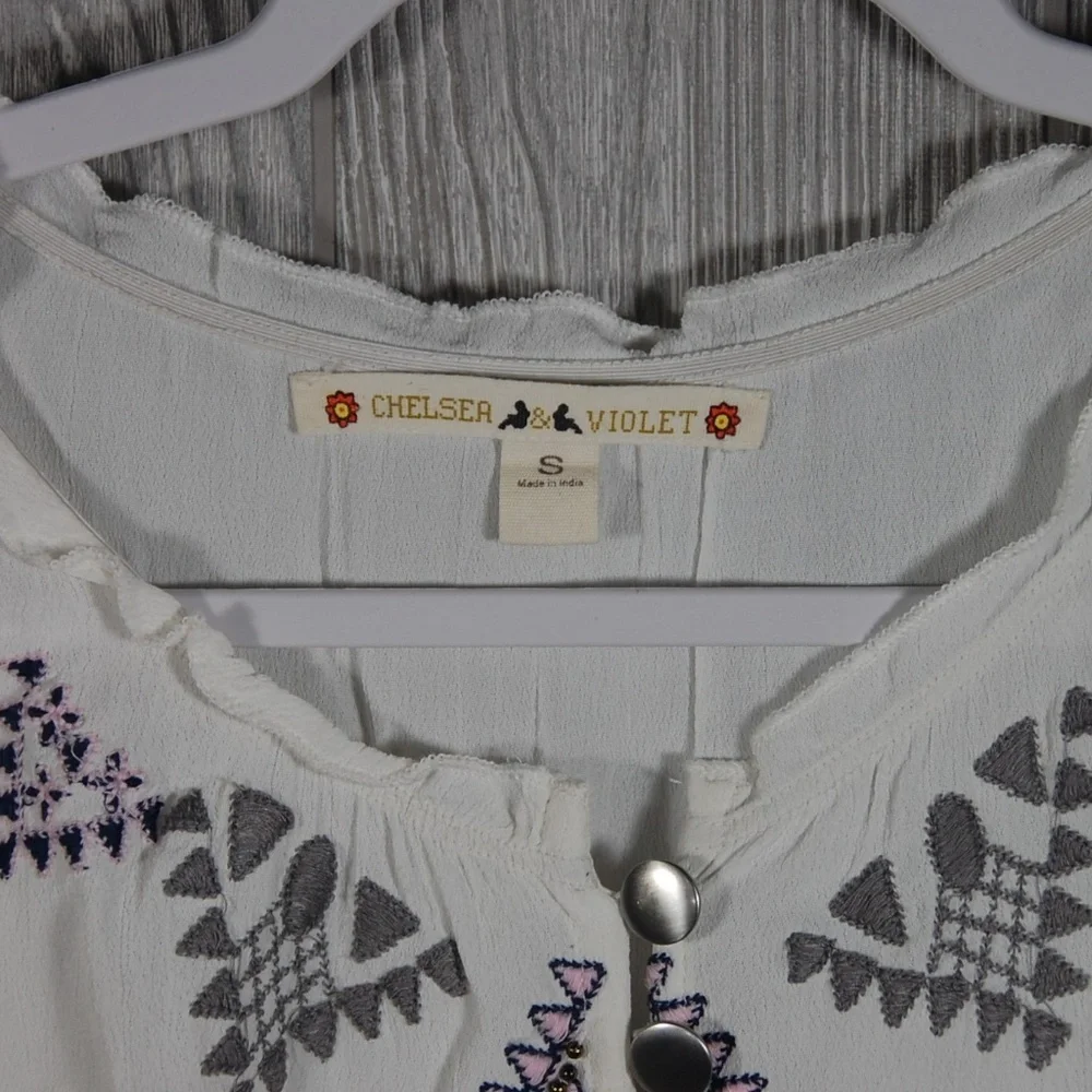 Chelsea & Violet Romper Size Small Embroidered White RJ044D44 - Picture 3 of 8